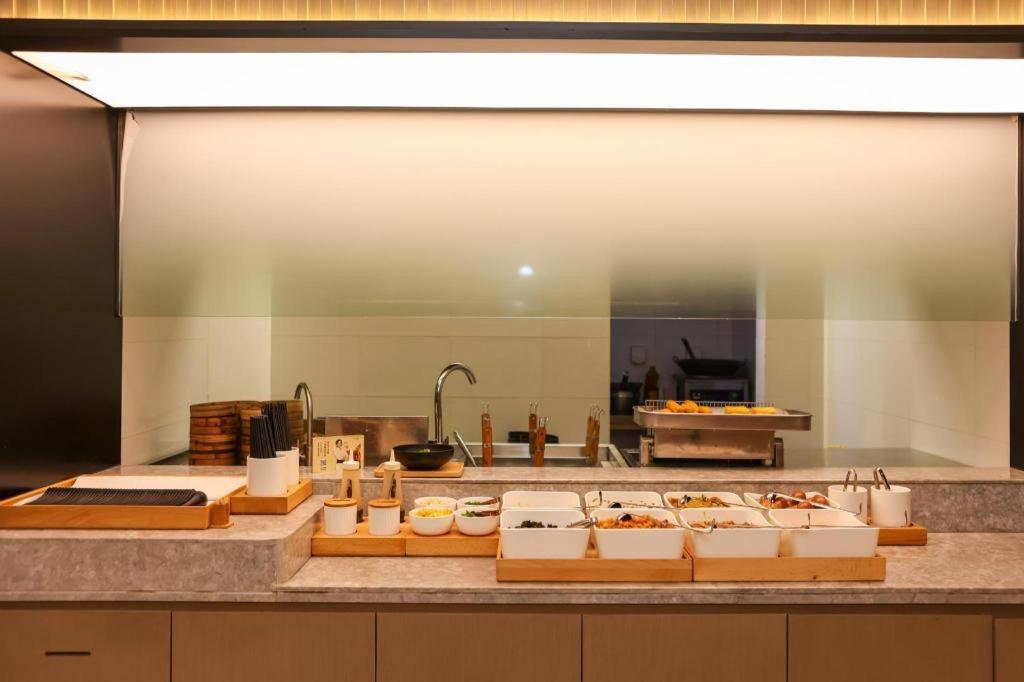 Ji Hotel Shanghai Xujiahui Екстериор снимка