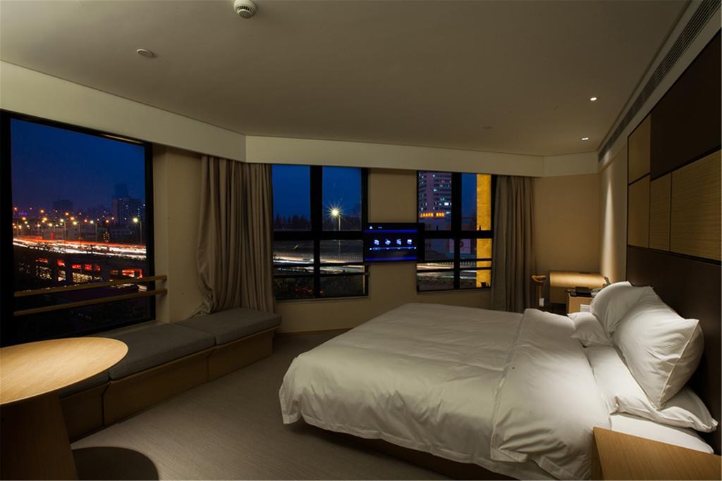 Ji Hotel Shanghai Xujiahui Екстериор снимка